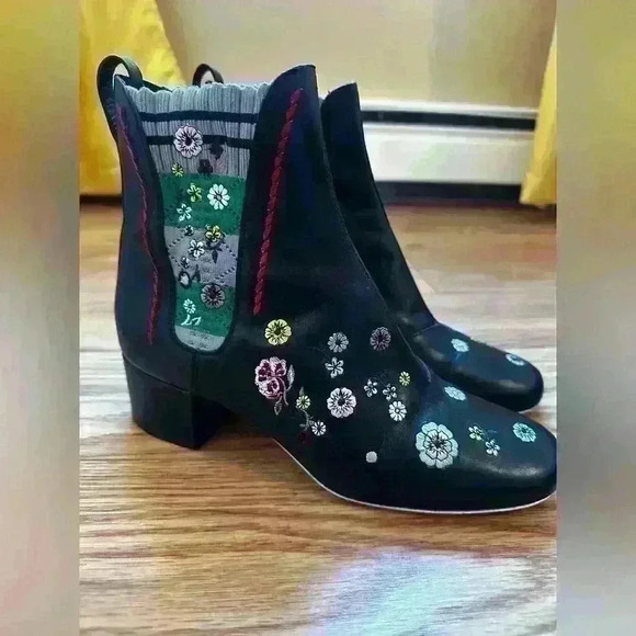 Authentic Fendi Floral Boots Size 37 - Picture 2 of 7